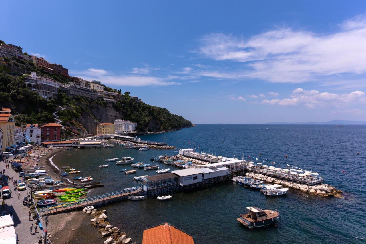 Aparthotel Relais Del Mare Sorrento Esterno foto